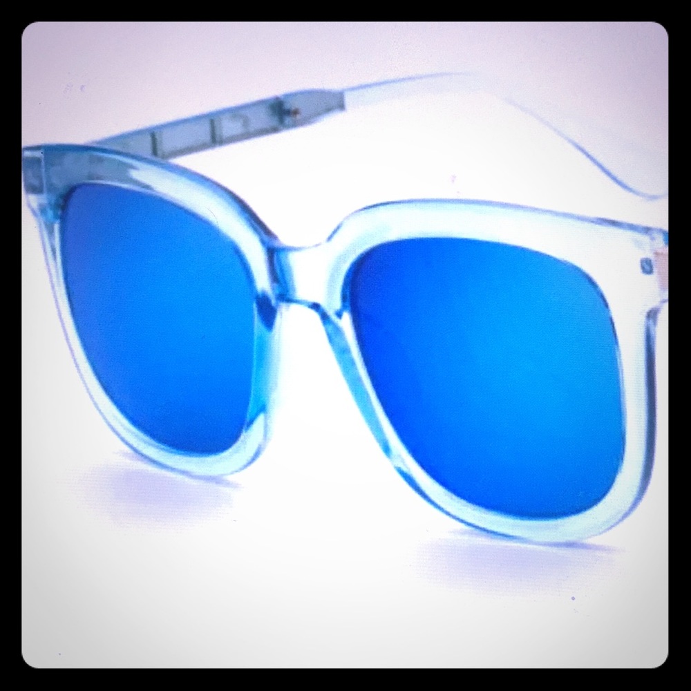 BNWOT Blue Glasses for Blue Eyes! Summer SWELL!